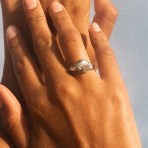 Atolea Seashell Ring - Size 7 - Waterproof & New with Dust Bag (Sold Out Online)